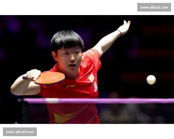 国乒暂停名场面：孙颖莎训教练，樊振东边吃香蕉边战术